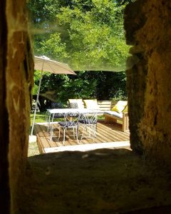 Terrasse privée du gîte Le Rustique